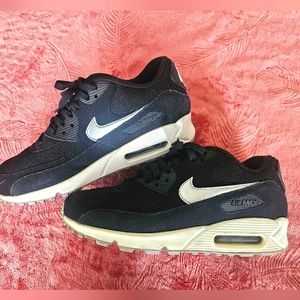 Nike Air Max 90 size 9